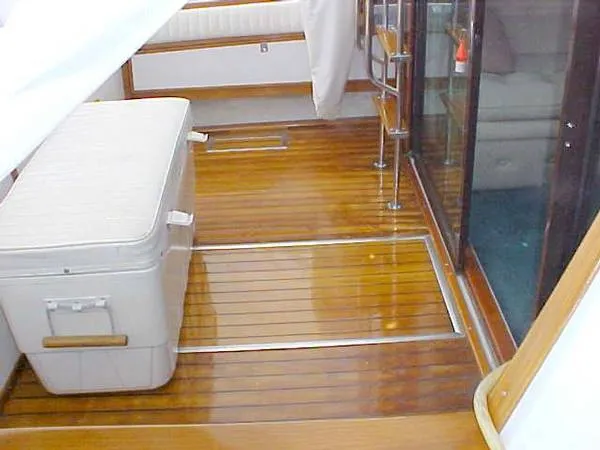 1978 Sea Ray SRV300 Sedan Bridge