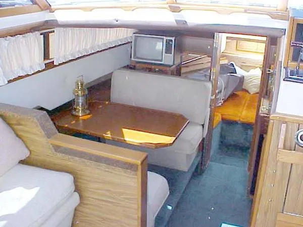 1978 Sea Ray SRV300 Sedan Bridge