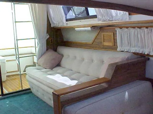 1978 Sea Ray SRV300 Sedan Bridge