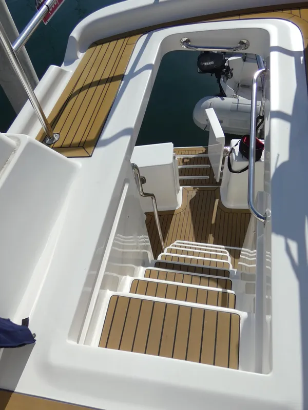 2011 Mainship 395 Trawler