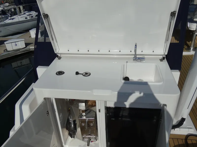 2011 Mainship 395 Trawler