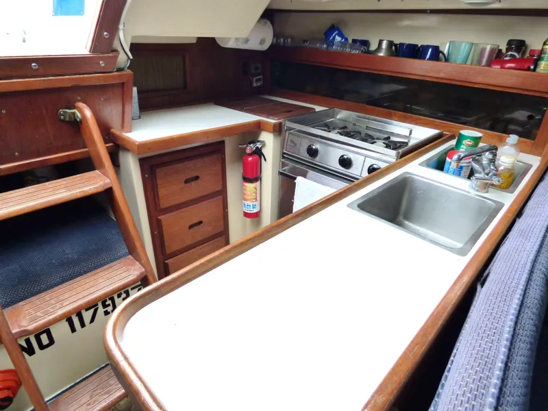 1985 Catalina 30