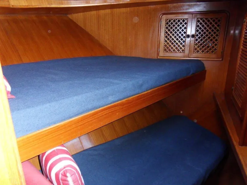 1986 Young Sun Aft Cabin