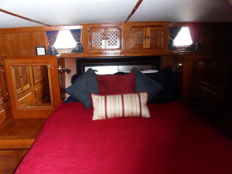 1986 Young Sun Aft Cabin