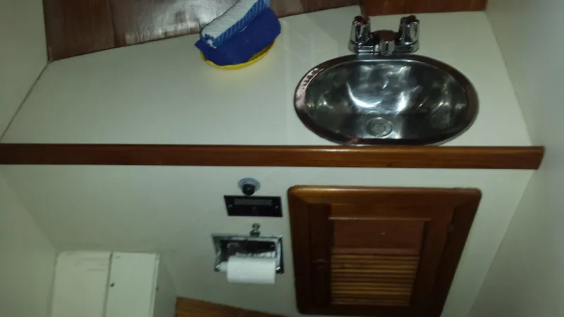 1986 Young Sun Aft Cabin