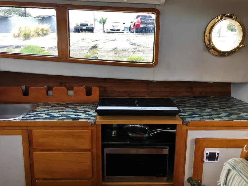 1971 Roughwater 35 Pilot House