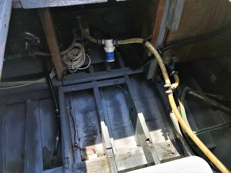 1971 Roughwater 35 Pilot House