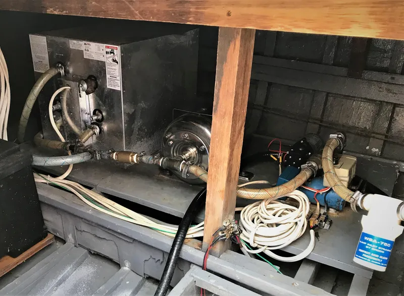 1971 Roughwater 35 Pilot House