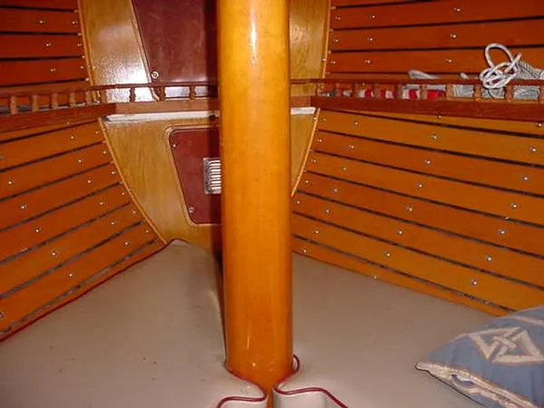 Forward V-Berth