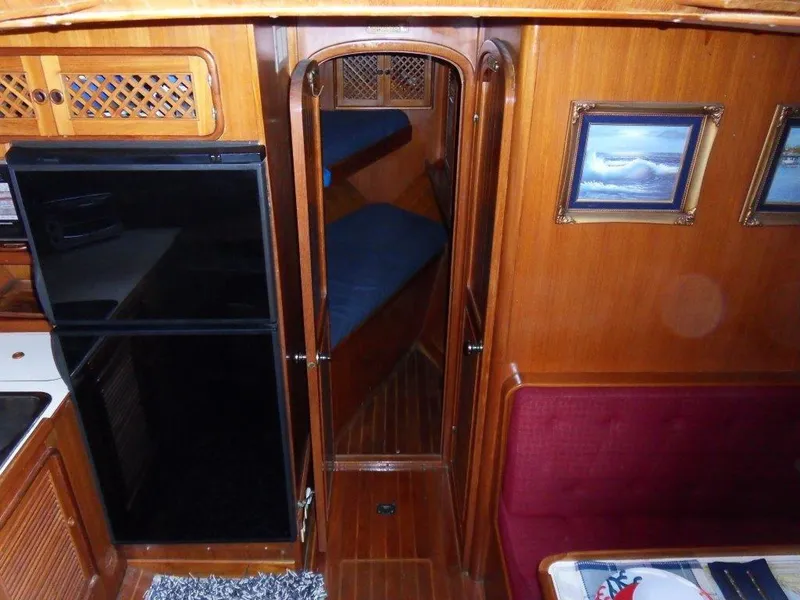 1986 Young Sun Aft Cabin