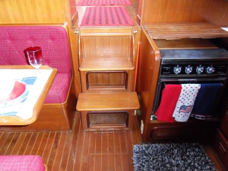 1986 Young Sun Aft Cabin
