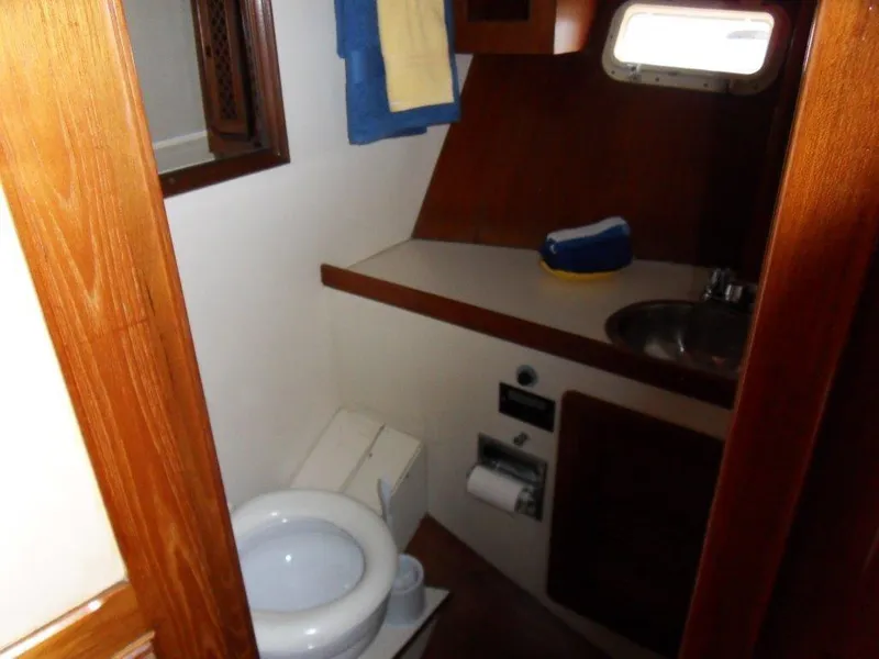 1986 Young Sun Aft Cabin