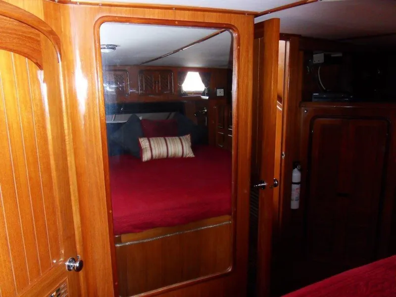 1986 Young Sun Aft Cabin