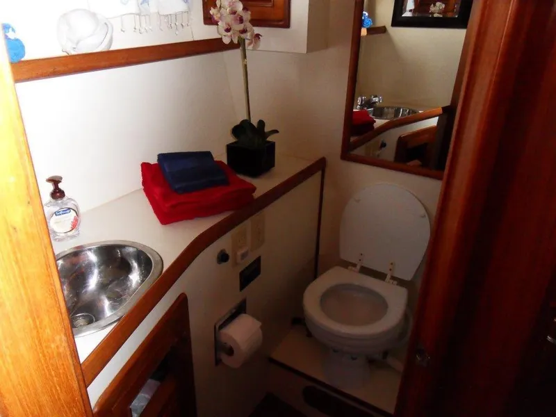 1986 Young Sun Aft Cabin