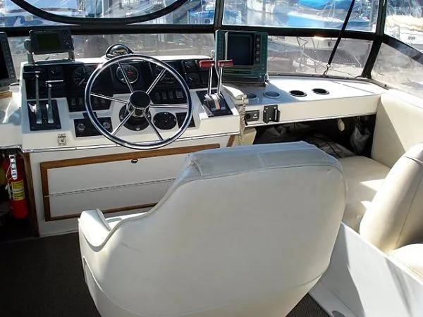Flybrdge steering station
