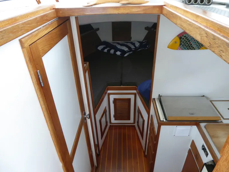 Looking to forward berth