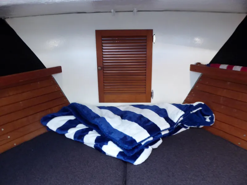 Forward berth close