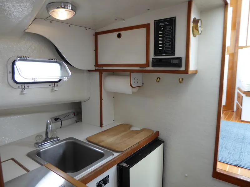 1985 SISU FLYBRIDGE CRUISER