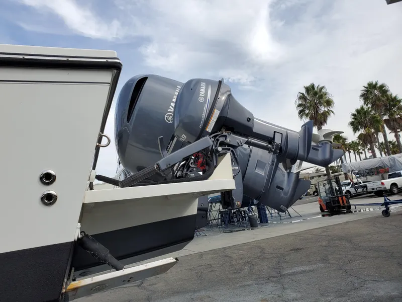 300 hp and 9.9 kicker