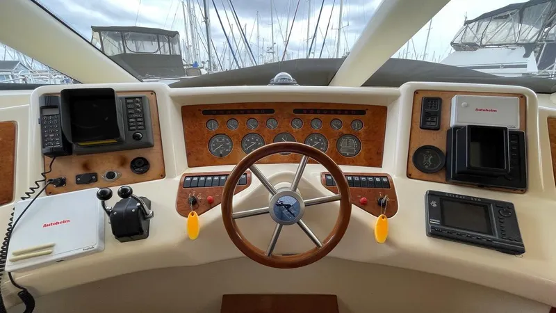 1996 Azimut 54 Flybridge Yacht
