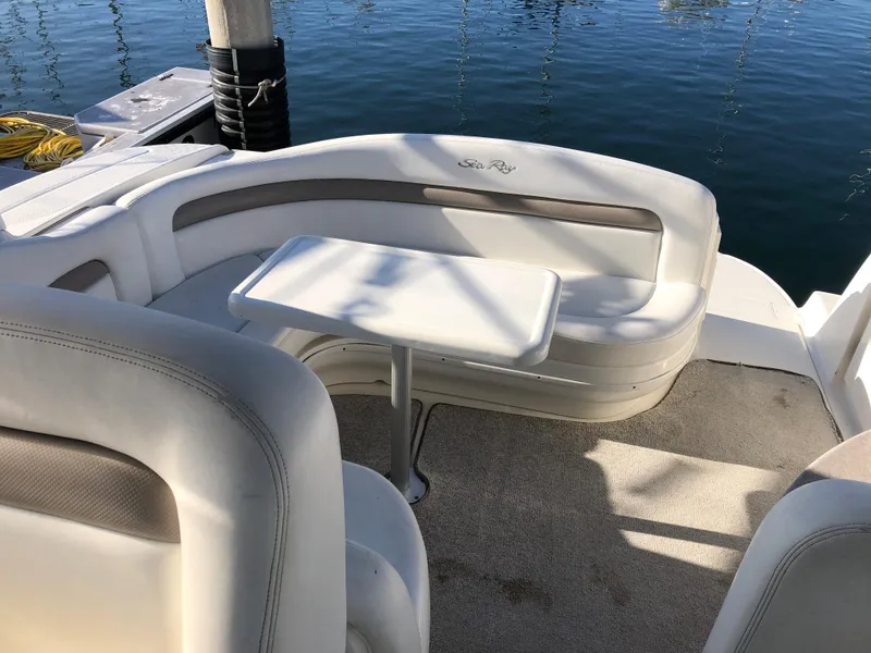 2005 Sea Ray Sundancer 320