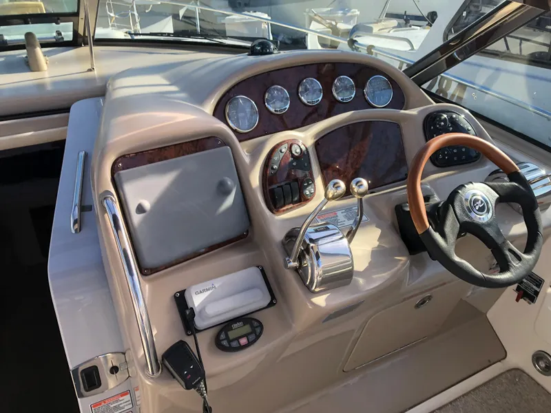 2005 Sea Ray Sundancer 320