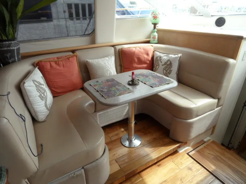 1996 Carver 500 Cockpit Motor Yacht