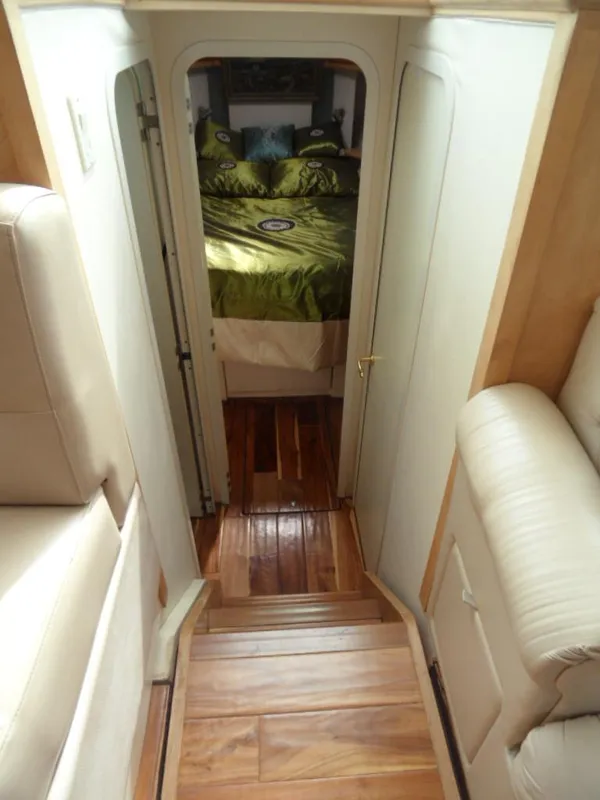 1996 Carver 500 Cockpit Motor Yacht