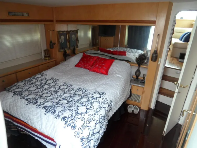 1996 Carver 500 Cockpit Motor Yacht