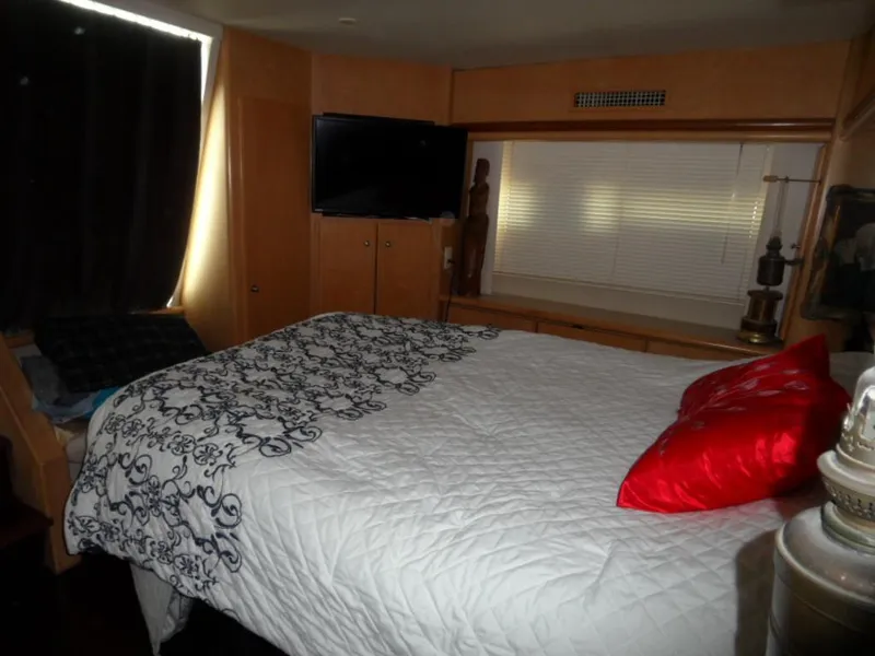 1996 Carver 500 Cockpit Motor Yacht