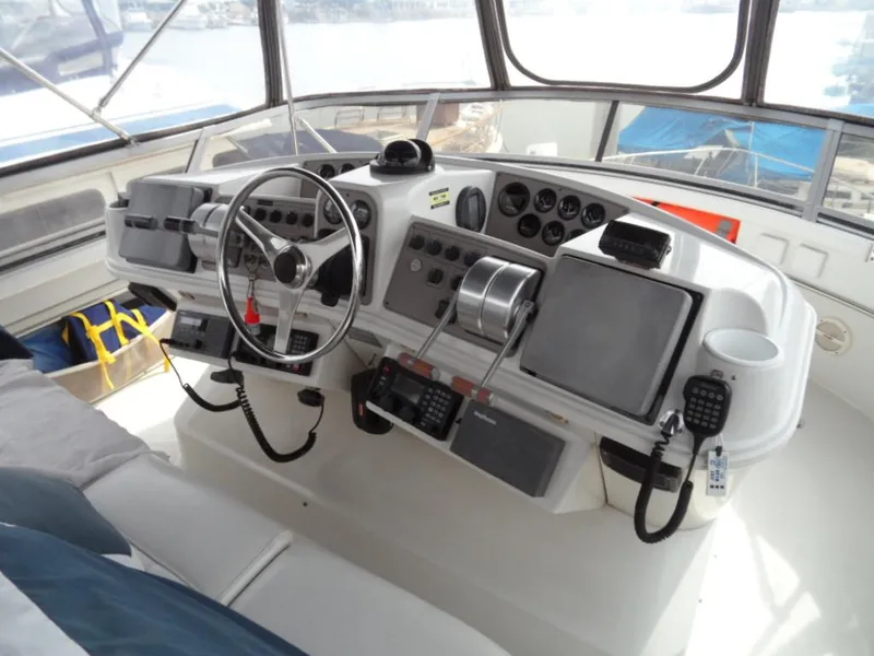 1996 Carver 500 Cockpit Motor Yacht