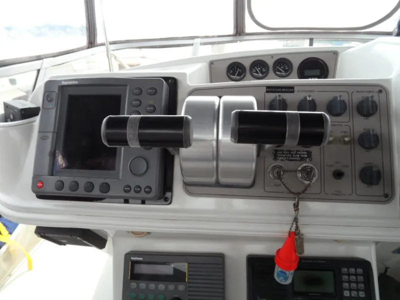1996 Carver 500 Cockpit Motor Yacht