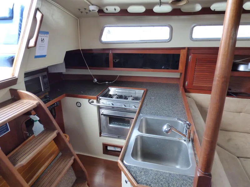1985 Catalina 36