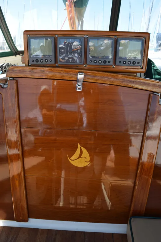 Companionway close