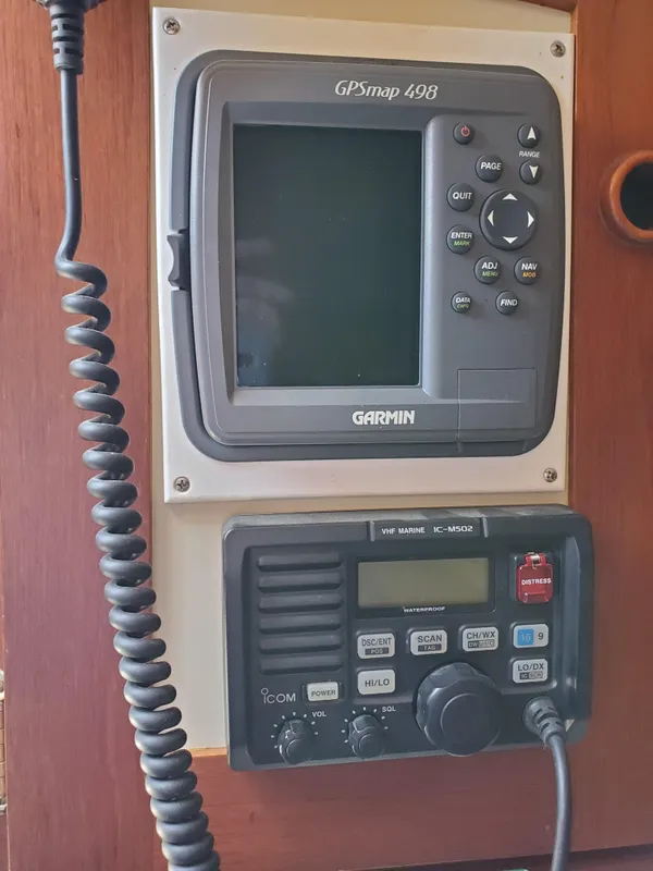 GPS & VHF (interior)