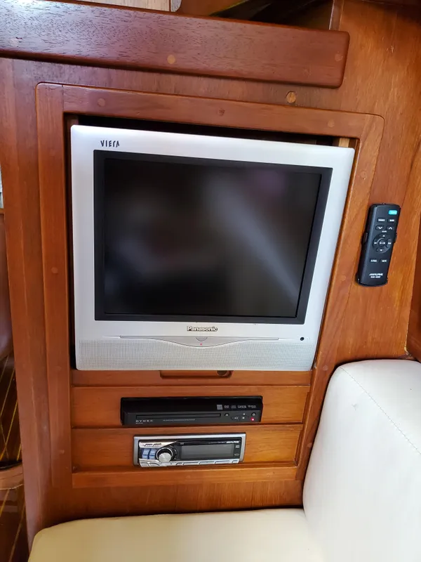 TV & Stereo