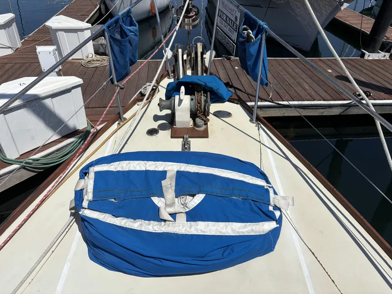 1973 CAL 246 sailboat deck with blue covers at marina.