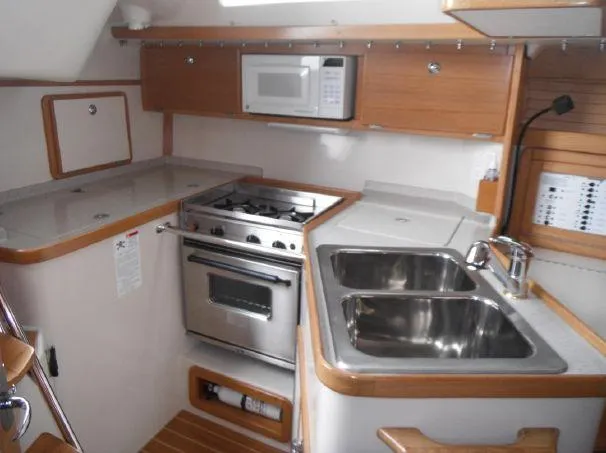 2005 Catalina 320
