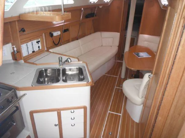 2005 Catalina 320