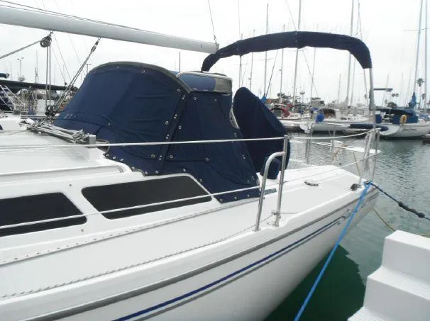 2005 Catalina 320