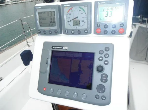 2005 Catalina 320