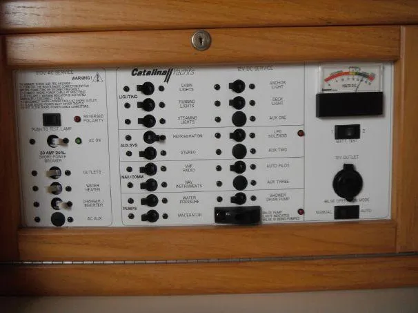 2005 Catalina 320