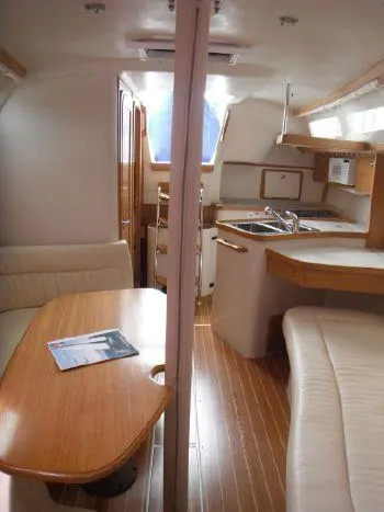 2005 Catalina 320