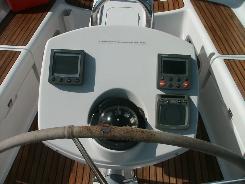 2002 Jeanneau Deck Salon