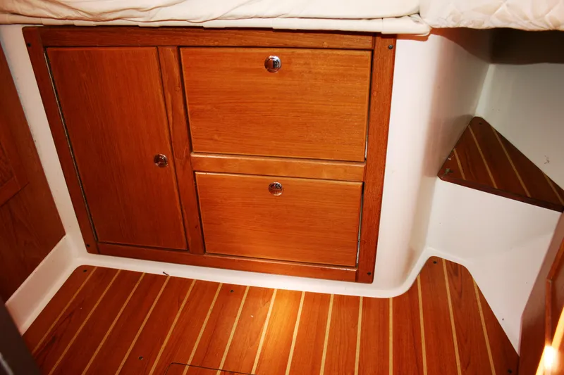 2005 Catalina 387