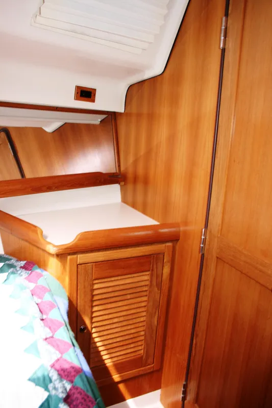 2005 Catalina 387