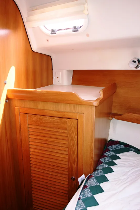 2005 Catalina 387