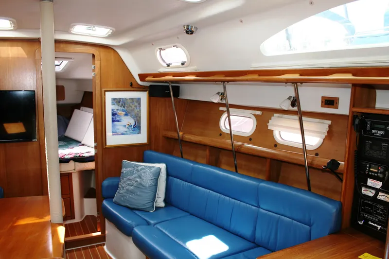 2005 Catalina 387