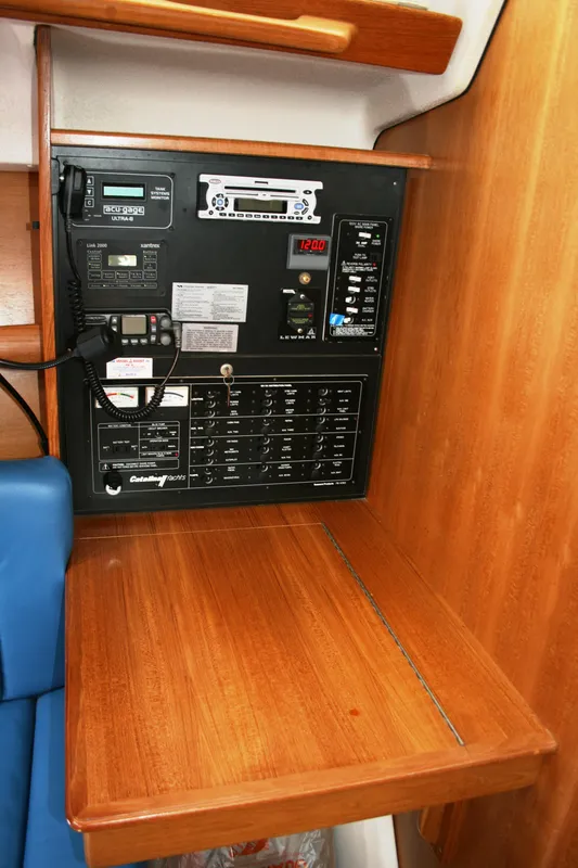 2005 Catalina 387
