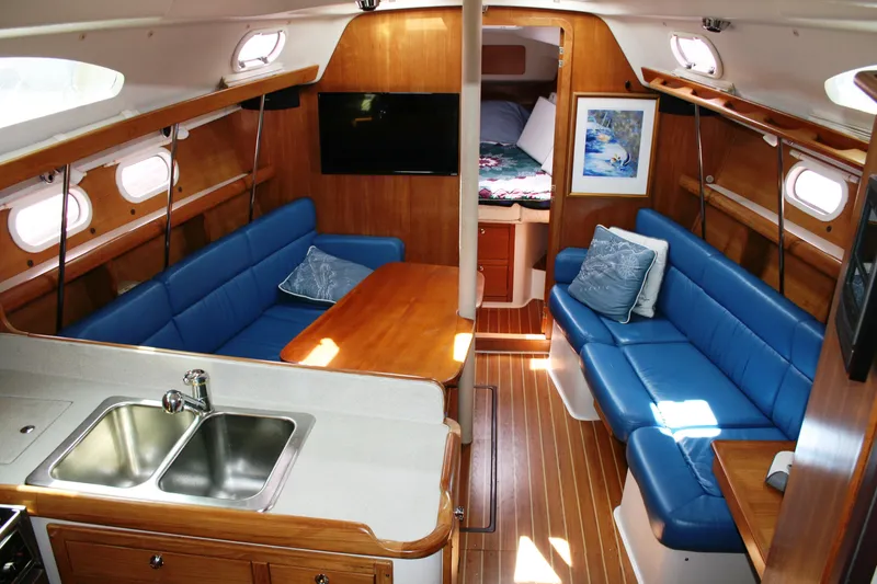 2005 Catalina 387